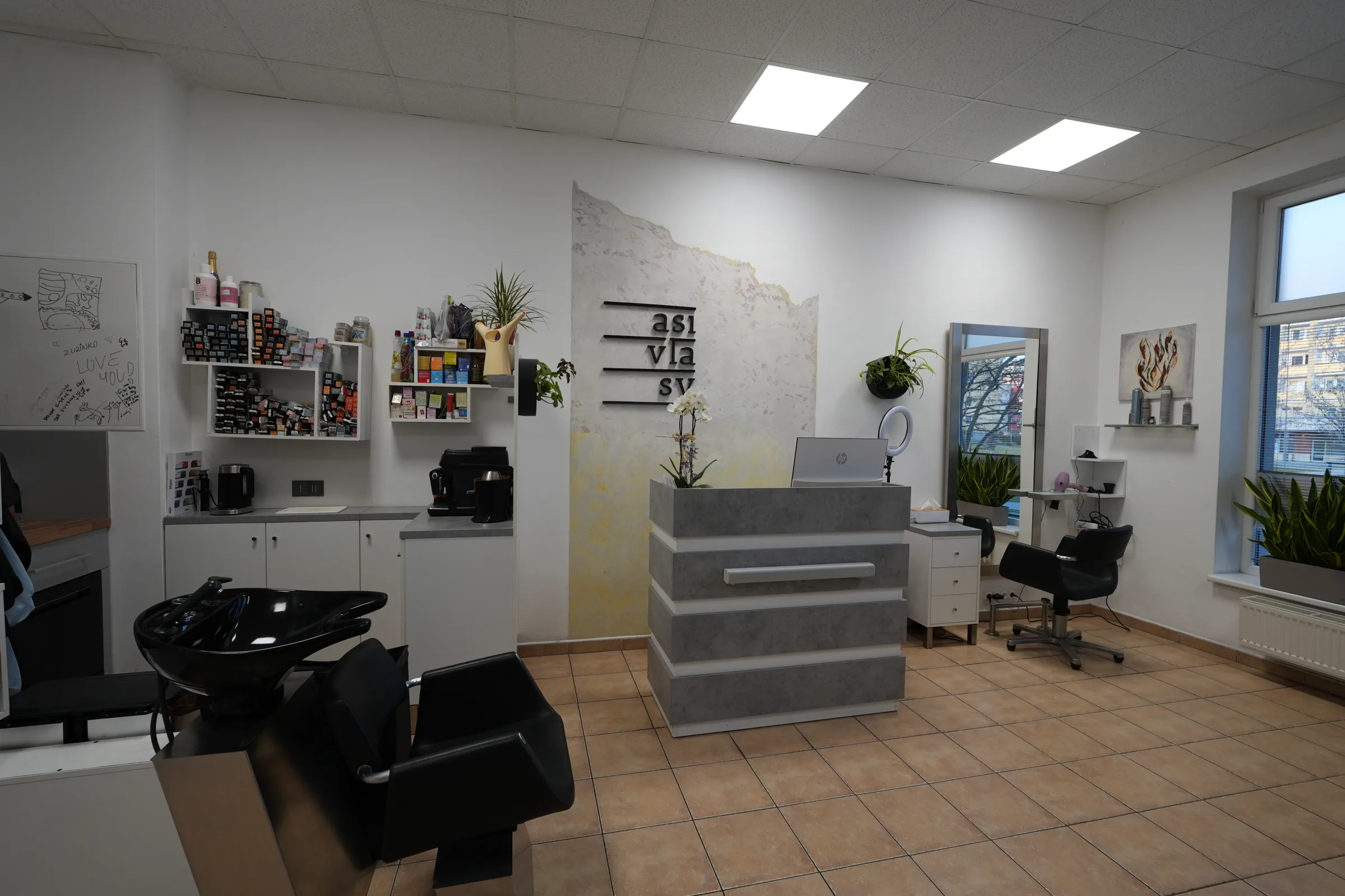 Celkový pohled na salon Asivlasy v Nových Sadech